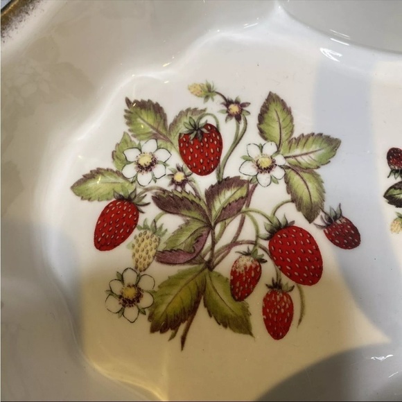 3pc. St. George Fine Bone China Strawberry Basket with creamer/sugar pot England - Picture 8 of 13